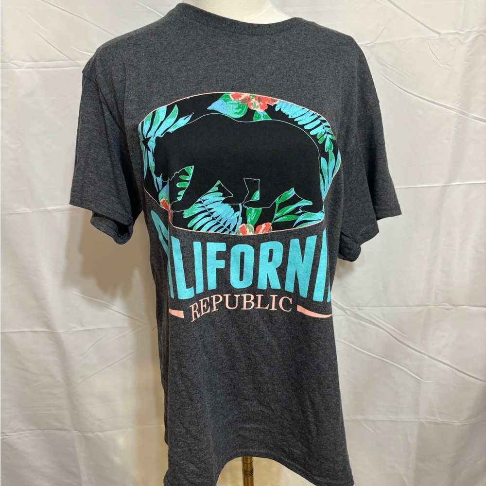 California Republic Floral Bear Graphic Tee Vibes‎ Charcoal Gray Unisex
